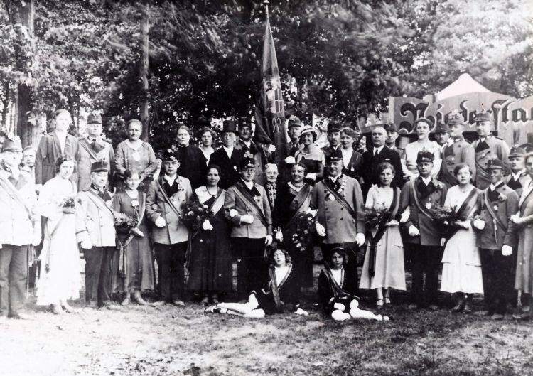 1932 33 huestedde
